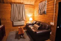 Charming cabin with loft, porch swing, AC, and WiFi on 295-acre peaceful retreat - 3-Star