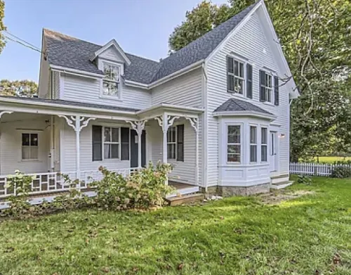 Chilmark Farmhouse and Barn
