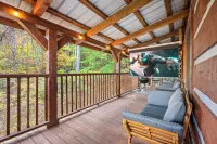 Amazing Spring View! Pool, King Bed, Hot Tub, Xbox