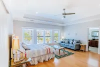 Palazzo 360 5bdr/5 bath with a heated pool sleeps 18 Hotels near Frankie's Fancy's