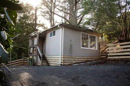 Violet's Cottage, 5 Minute Walk to the Heart of Emerald and Puffing Billy!