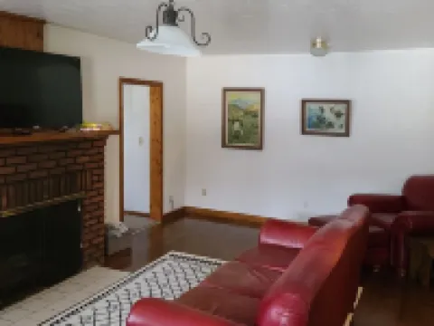 Home Located Close to Everything in Pinedale Hotels in Pinedale