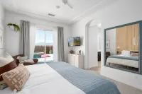 NEW! Golden Sunset! Saltwater Pool/Spa + Putting Green + Firepit + Gameroom