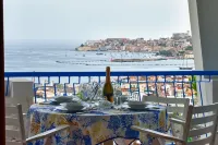 A terrace overlooking the gulf. Stylishly furnished apartment for relaxing days.