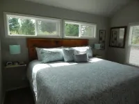 Mt Defiance Cabin with Columbia River View Hotels near Maple Leaf Events