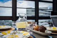 ⭐️Too Nice to Rent ~ Luxury end unit on beach with monster ocean & city views 🌊👀☀️ South Marco Beach 주변 호텔