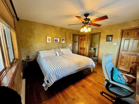 Luxury Cabin Backs Nat'l Forest– 5 Min to Rmnp Wild Basin: Hike, Fish, Wildlife!