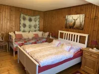 Vacation Apartment in Idyllic Forester's Lodge, Family-Friendly, Dogs Welcome Hotels in der Nähe von Schwimmbad Montana Badezentrum