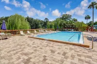ONE BLOCK from the beach! Weekly and monthly discounts offered.