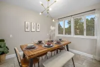 Funky MINI GOLF Home filled with Amenities