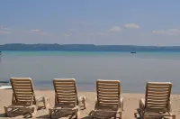 Peaceful villa on the sugar sand shores of Big Glen Lake! - Villas