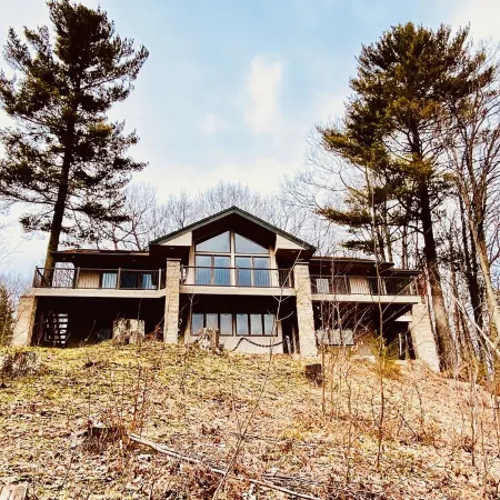 Private, Cozy & Spacious Cabin W/ Lake Superior & Madeline Island Views & Sauna Отели в г. Бейфилд