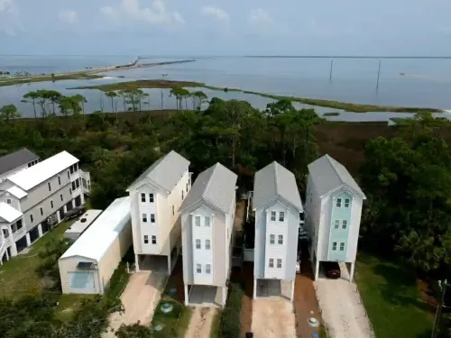 Bayside Oyster.  3 Bedroom. 3 Bath. 2 Min. Walk to Beach. Stunning Sunsets