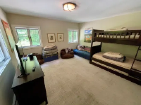 Spacious Home <1 Min from Lincoln Peak! Fits the Whole Extended Family Hotels in Warren