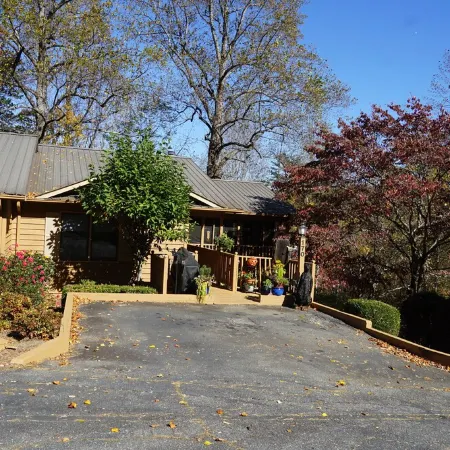 Treehouse Serenity, Access to RB Resort Amenities, Dog Friendly.