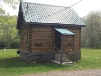Glory Days Riverfront Authentic Restored 1800s Log Cabin Near Gem Mines Hotels in Cowee