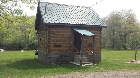 Glory Days Riverfront 1800s log cabin near Gem mines