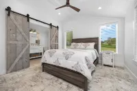 Newly renovated 1950's leelanau trail side cottage