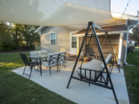 Spacious 3Br/2BA Home-Fast WiFi, Smart TVs,Free Netflix,Furnished Patio- Pets OK Hotels in Gilmer