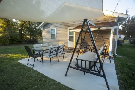 Extreme Comfort 3BD/2BA Cozy Home Near Downtown, Colleges, Tanger, Coliseum