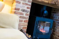 Secluded,  warm & cosy cottage - rural but  10 mins easy walk of shop/pubs.