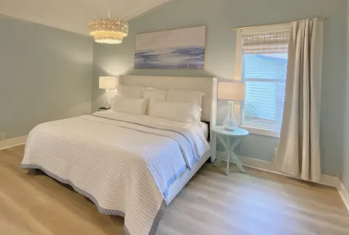 Beautiful beach cottage 1/2 mile to the Sandy Shore!