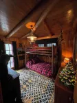 EXPERIENCE LAKESIDE LUXURY AT MAPLE CABIN: YOUR IDYLLIC RETREAT IN STAR LAKE, WI
