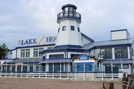 Lucky Little Lake House - Heart of Sylvan Beach