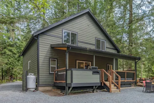 Luxe Chalet @ Rainier Entrance w/ Hot-Tub-WiFi-AC - 샬레 호텔