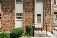 Modern townhome in Lynchburg! 3 bed 2.5 bath Only minutes from everything! Cozy!