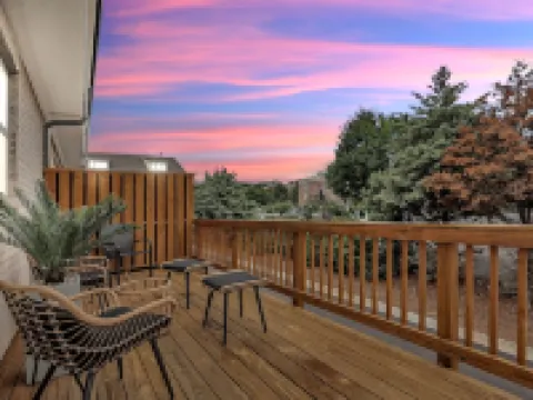 Modern 2Br Townhome  King Beds Near Mall GA Hotels in Buford