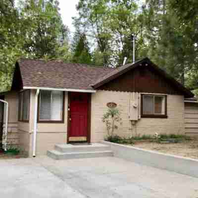 Bear’s Lair Cabin, Willow Cove, Bass Lake Hotel Exterior