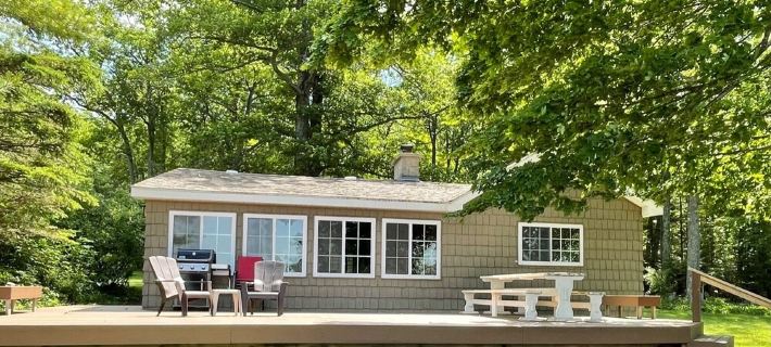 Hubbard Lake Sunset Hideaway, large lakefront property. Ξενοδοχεία στην πόλη Alcona County