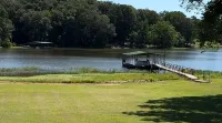 Water view 3-bedroom house in Camden with AC and WiFi walking distance to lake