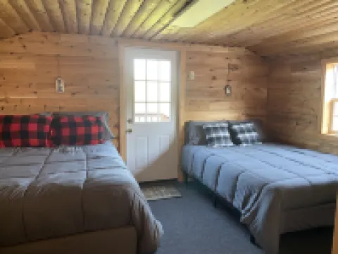 Cozy Little Cabin sleeps 4