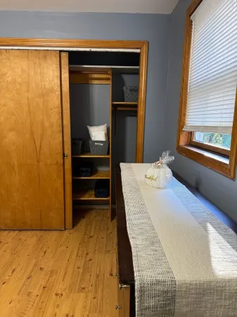 Quiet Cozy Stay Spacious Home Near Beach & Shops Отели рядом с достопримечательностью «Парк Восток Рок»