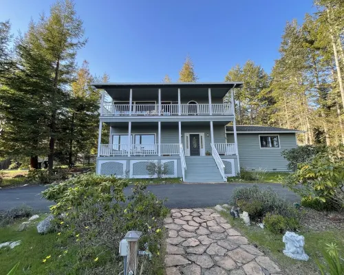 Peaceful Retreat with Ocean Views, Tall Pine Trees, and Beautiful Garden Hotels in Gualala