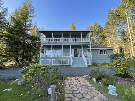 Peaceful Retreat with Ocean Views, Tall Pine Trees, and Beautiful Garden