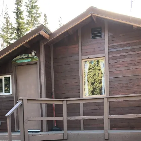 Cozy and Quiet One Bedroom Cabin 1/2 Mile Off Parks Highway Mile 57 in Houston.