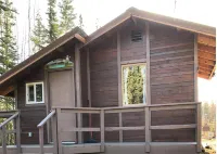 Cozy quiet One Bedroom Cabin with short walk to Little Susitna River in Houston.