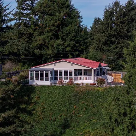 Serene Lake View Retreat