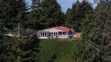 Serene Lake View Retreat + Fish Prep Lodge