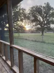 Cozy cabin in Glen Rose with AC, WiFi, Close to all major attractions!