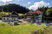 Holidays on the Oberhubhof, overlooking the valley and the playground. Hotels in Hofstetten