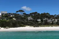 MOONRISE BINALONG BAY Stunning views