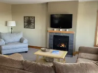 Jay Peak ski on-ski-off condo in the newest buildings directly on the mountain. 재이 호텔