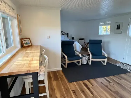 Stylish and Bright-Downtown