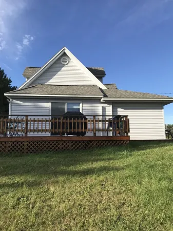 Country Home Close to Town with WiFi