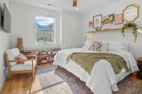 Downtown Modern 3-Bed Townhome with Bright, Upgraded Interiors & Books to read Hôtels à proximité de : Provo Pioneer Village