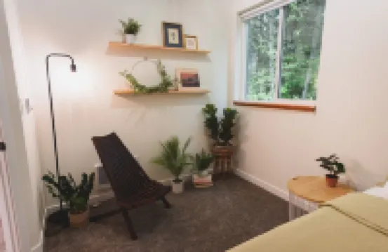 Green Cabin - Hot tub, EV, Fire Pit, Hammock